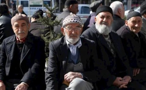 Region ölkələrində insanlar neçə il pensiya alır? – Azərbaycan sonuncudur + Siyahı