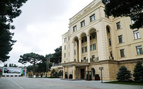 Müdafiə nazirinin iki müavin postu ləğv edildi