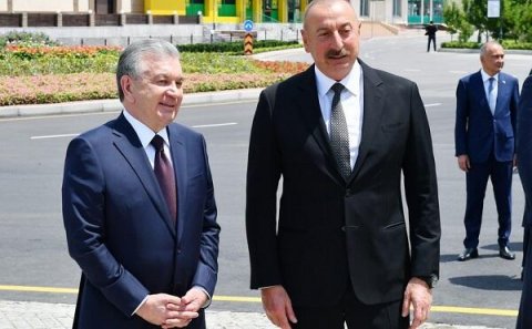İham Əliyev özbəkistanlı həmkarını təbrik etdi