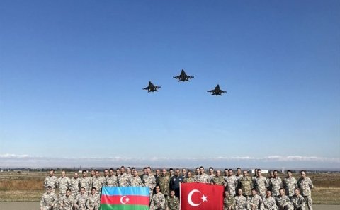 Türkiyə F-16-ları Bakıda: Ermənilər qorxuya düşüb