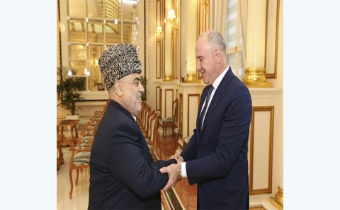  Şeyxülislam Allahşükür Paşazadə Qaraçay-Çərkəz Respublikasının rəhbərini qəbul edib