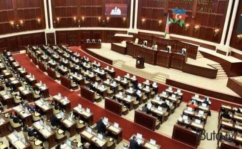Milli Məclisin iclası başladı