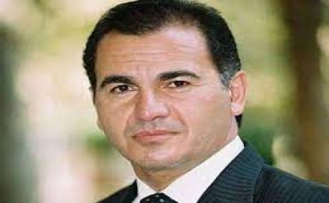 Prezidentliyə namizəd xalqa səsləndi: “Mənə 1 manat verin”