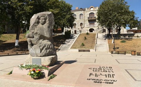 Aşot Qulyanın Xankəndidəki abidəsi söküldü