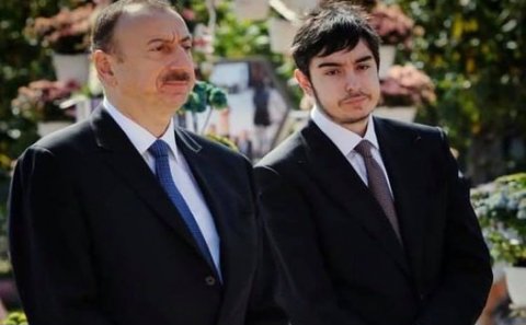 İlham Əliyev və oğlu hərbi obyektlərdə olublar