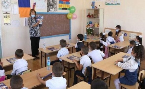 Ermənistan məktəblərindən əsgər guşələri yığışdırılır