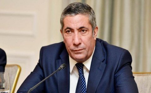 Deputat əsəbiləşdi: Onlara 15 gün küçə süpürtdürək!