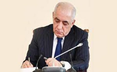 Baş nazir taksi sürücüləri ilə bağlı qərar imzaladı