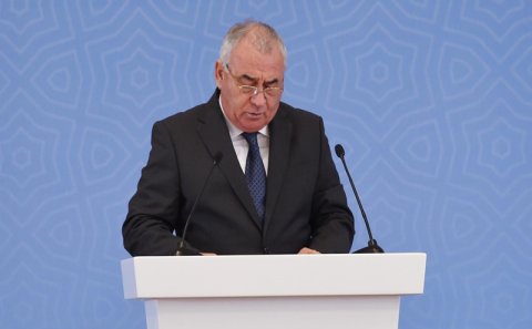 Füzulidə səsgücləndirici ilə icra başçısını söyən şəxs kimdir? (TƏFƏRRÜAT)