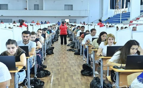 4 min diplomlu savadsız: Onların oxuduğu ali məktəblərin adı açıqlasın! - Rəylər