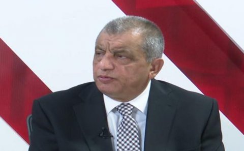 “Ananız sizi yalnız deputat olmaq üçün doğub?” — Yazıçıdan sərt sözlər