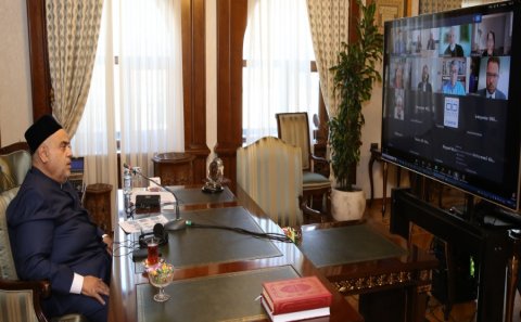 Şeyxülislam Allahşükür Paşazadə KAICIID-in onlayn toplantısında iştirak edib
