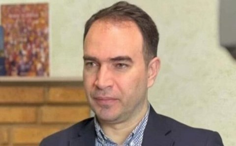 Adam bıçaqlayan diplomat kimdir?