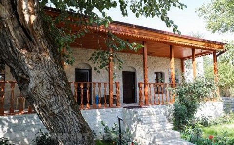 Bülbülün Şuşadakı ev-muzeyinin direktoru ziyarətçiləri qovdu