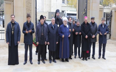 Azərbaycandakı dini konfessiyaların rəhbərləri Ulu Öndərin məzarını ziyarət ediblər