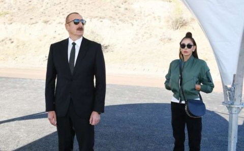 Prezident Suqovuşan sakinlərinə mənzillərin açarlarını təqdim etdi