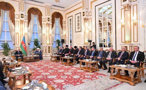 Şeyxülislam Allahşükür Paşazadə Ramazan ayı münasibətilə iftar mərasimi təşkil edib