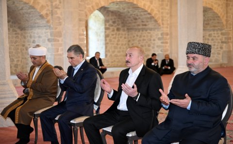 Hazırda oxunan: Şuşada məsciddə dua etdilər– FOTO