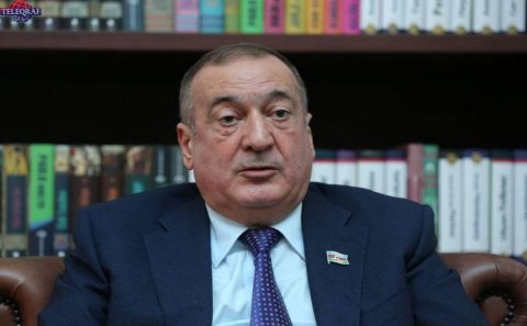 Eldar Quliyev: “Camaatdan pul alıb, medal verirlər, “moşennik”dirlər” – Berdiməhəmmədovun saxta ordenlə təltif edilməsi qalmaqalı böyüyür