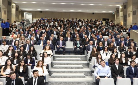 “BİZİ BURA KİNOYA BAXMAĞA ÇAĞIRIBLAR?” – Komitə sədri əsəbləşərək tədbiri tərk edib + FOTOLAR