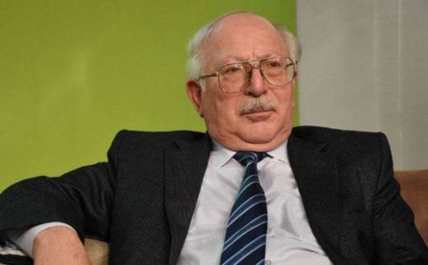 Təvəkkül Səlimov: “Uşaq qapıya papaq atmasın, şalvarını çıxarıb atsın?”